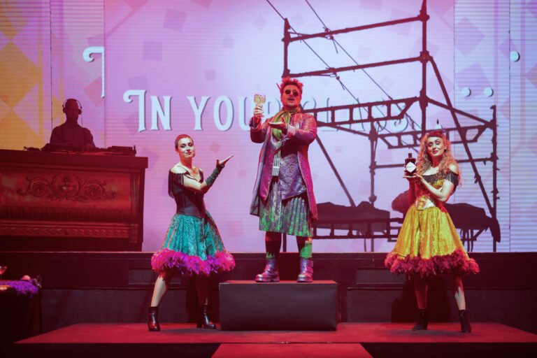 El Día del Cóctel: Historia, Glamour y Cine