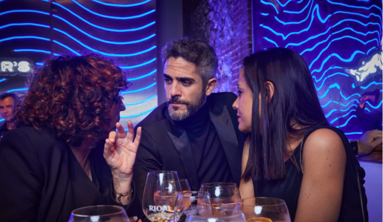 Brindis, glamour y grandes hombres, así fue la noche de los Premios Esquire 2024