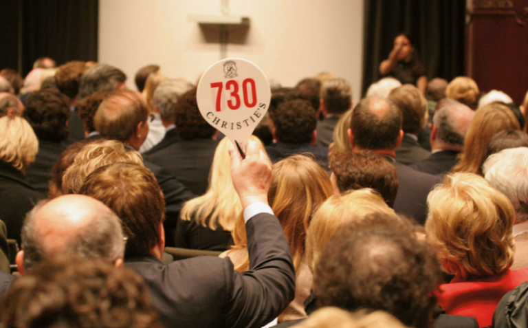 Subastas de vino que hacen historia, los clásicos de Burdeos y rarezas de una bodega icónica