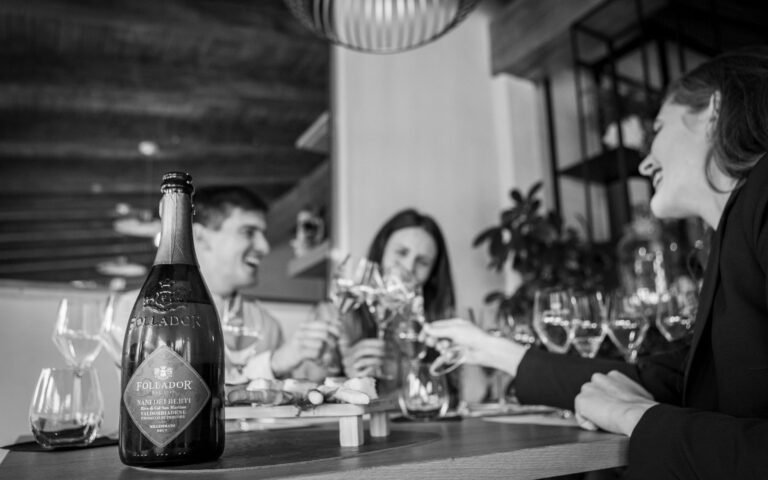 Follador, el brindis que Fellini habría rodado en Technicolor